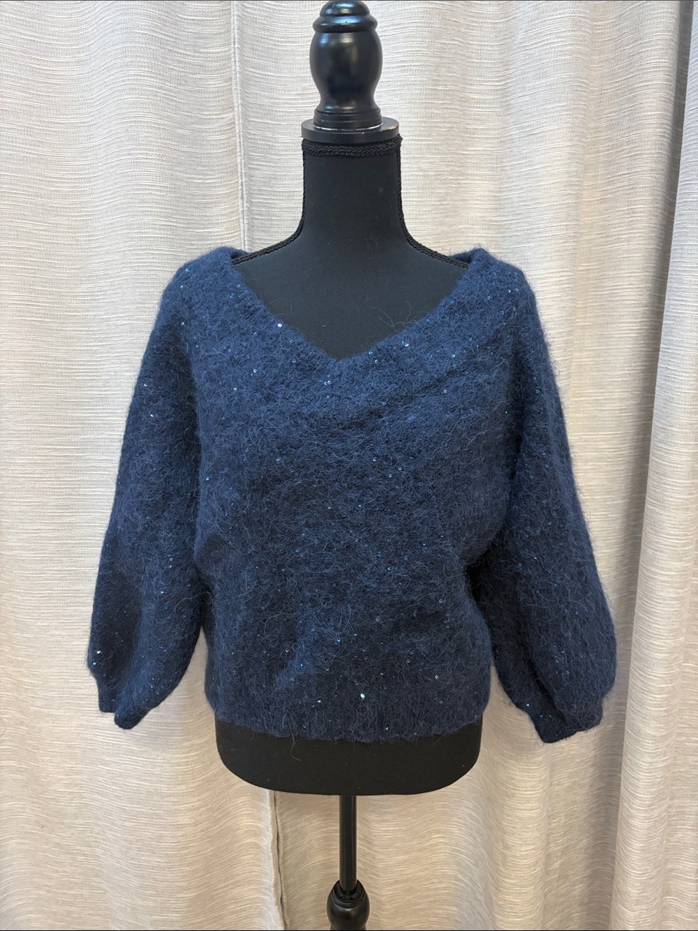 Banana Republic Navy V-Neck Fuzzy Knit Sweater - Women